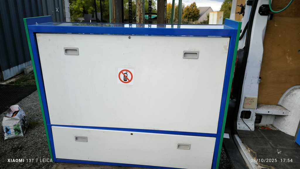 Banque vitrine à tiroirs