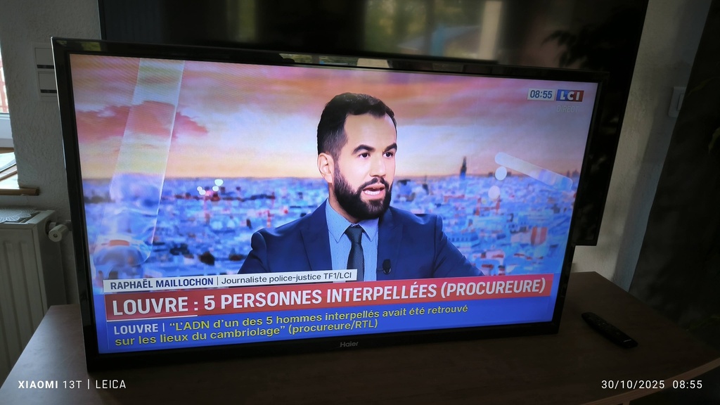 Télé HAIER LE22M600CF LCD + support