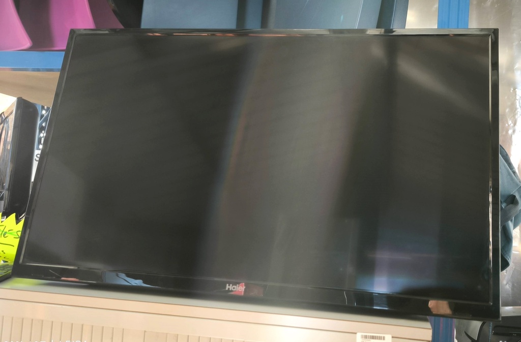 Télé HAIER LE22M600CF LCD + support