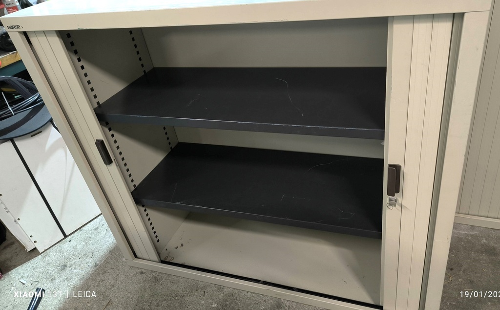 Armoire basse 419 à rideaux