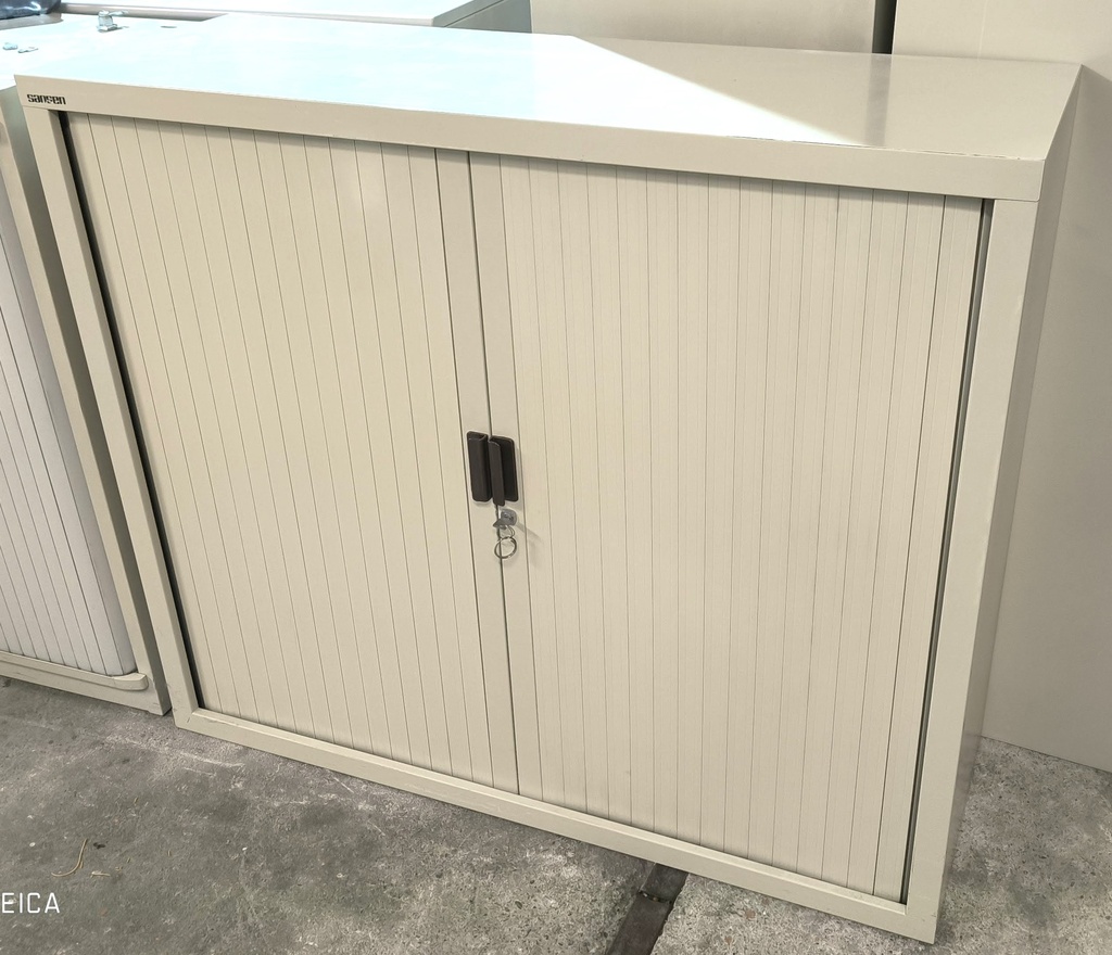 Armoire basse 419 à rideaux