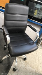 [Z4] Fauteuil direction en skaï noir